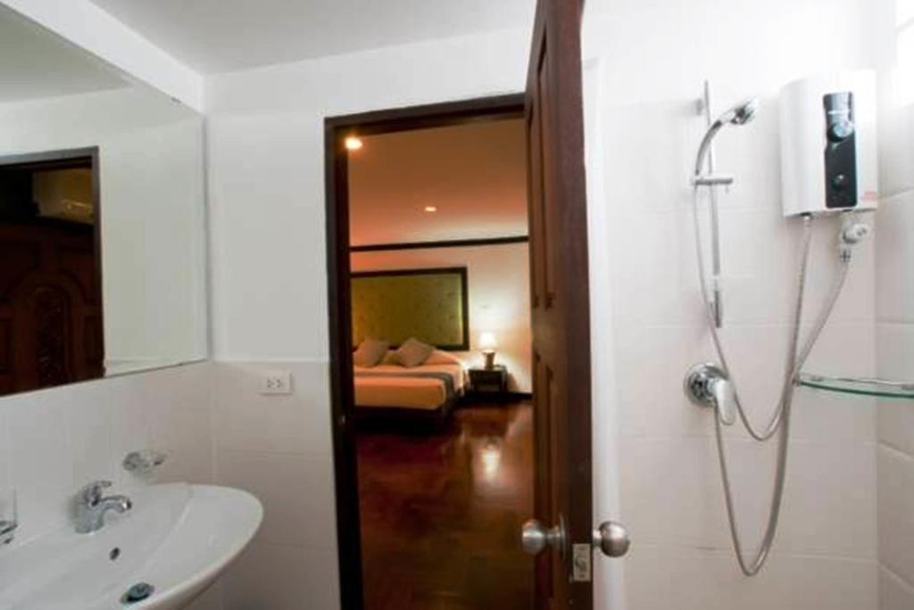 Cucumber Inn Suite Pattaya Exterior foto